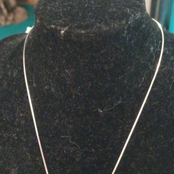 Crystal pendant on sterling silver 16 inch chain with magnetic clasp - Picture 2 of 3